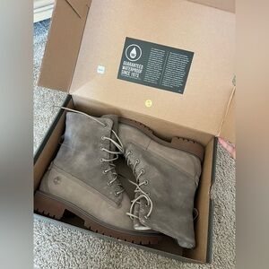 Timberland women’s size 9 lace up or fold down boot